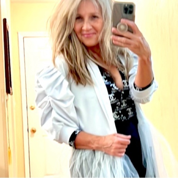 Brooke Lynn Style, White Buttoned-Bodice Top,w/Sheer Overlay Skirt, EUC,Size L - Picture 4 of 9